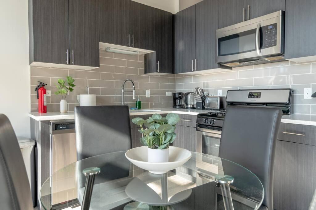 Mccormick Place Beautiful 2Br Apartment With Optional Parking Sleeps Up To 8 Near Soldier Field, Grant Park And Lakefront Trail Чикаго Екстериор снимка