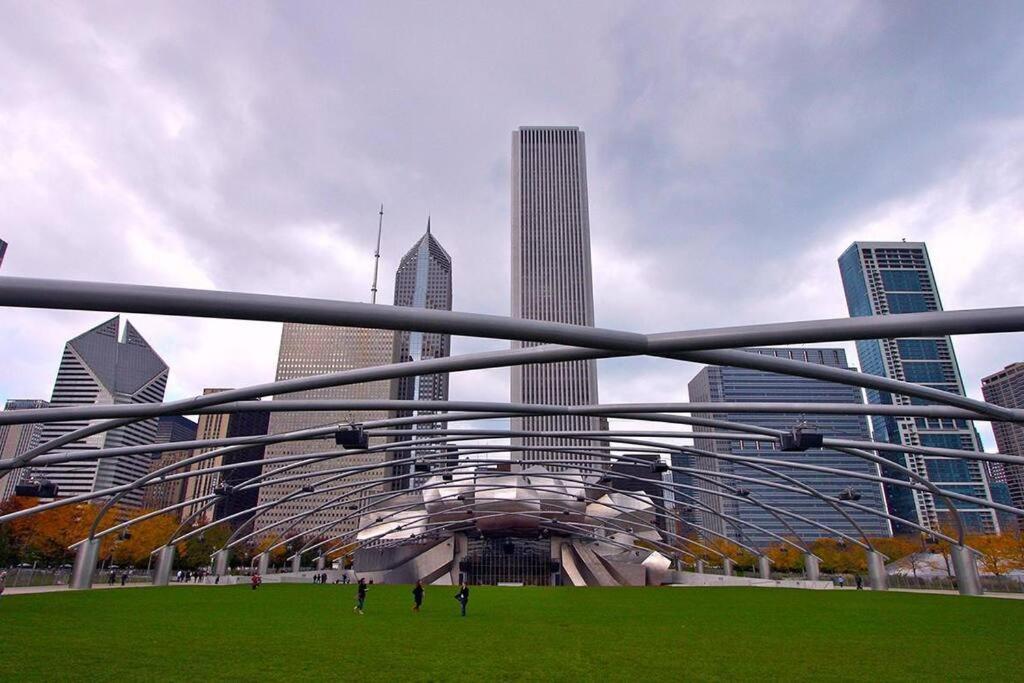Mccormick Place Beautiful 2Br Apartment With Optional Parking Sleeps Up To 8 Near Soldier Field, Grant Park And Lakefront Trail Чикаго Екстериор снимка
